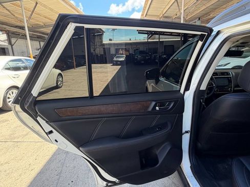 Used 2018 Subaru Outback 3.6R Limited AWD/4WD image 9