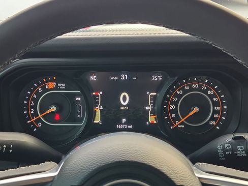 Used 2025 Jeep Wrangler Sahara image 21