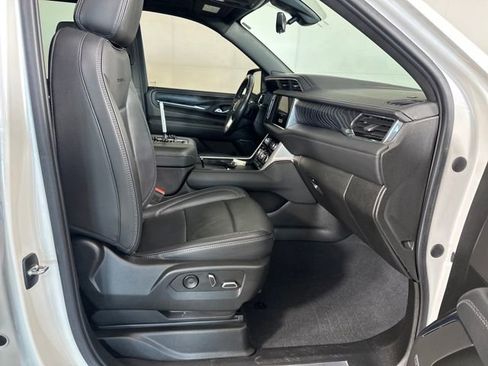 Used 2022 GMC Yukon XL Denali w/ Advanced Technology Package image 28