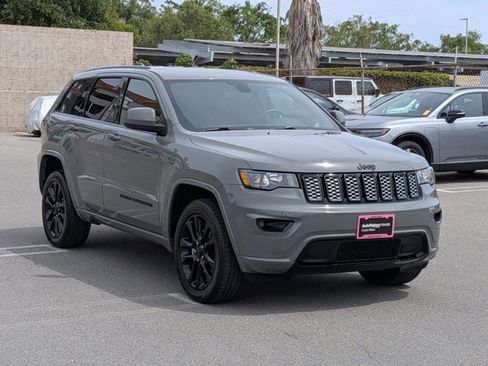 Used 2020 Jeep Grand Cherokee Altitude image 3