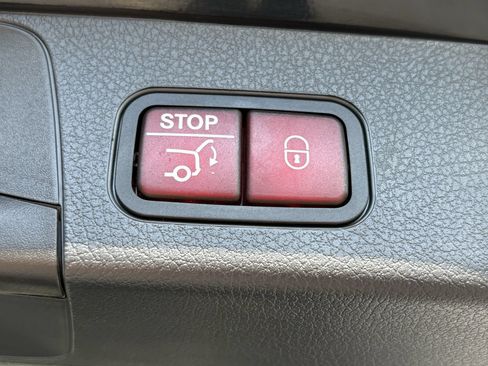 Used 2025 Mercedes-Benz GLB 250 image 21
