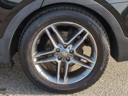 Used 2017 Hyundai Santa Fe Limited image 13