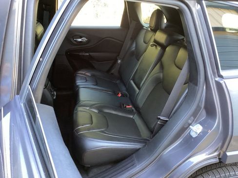 Used 2019 Jeep Cherokee Latitude Plus image 38