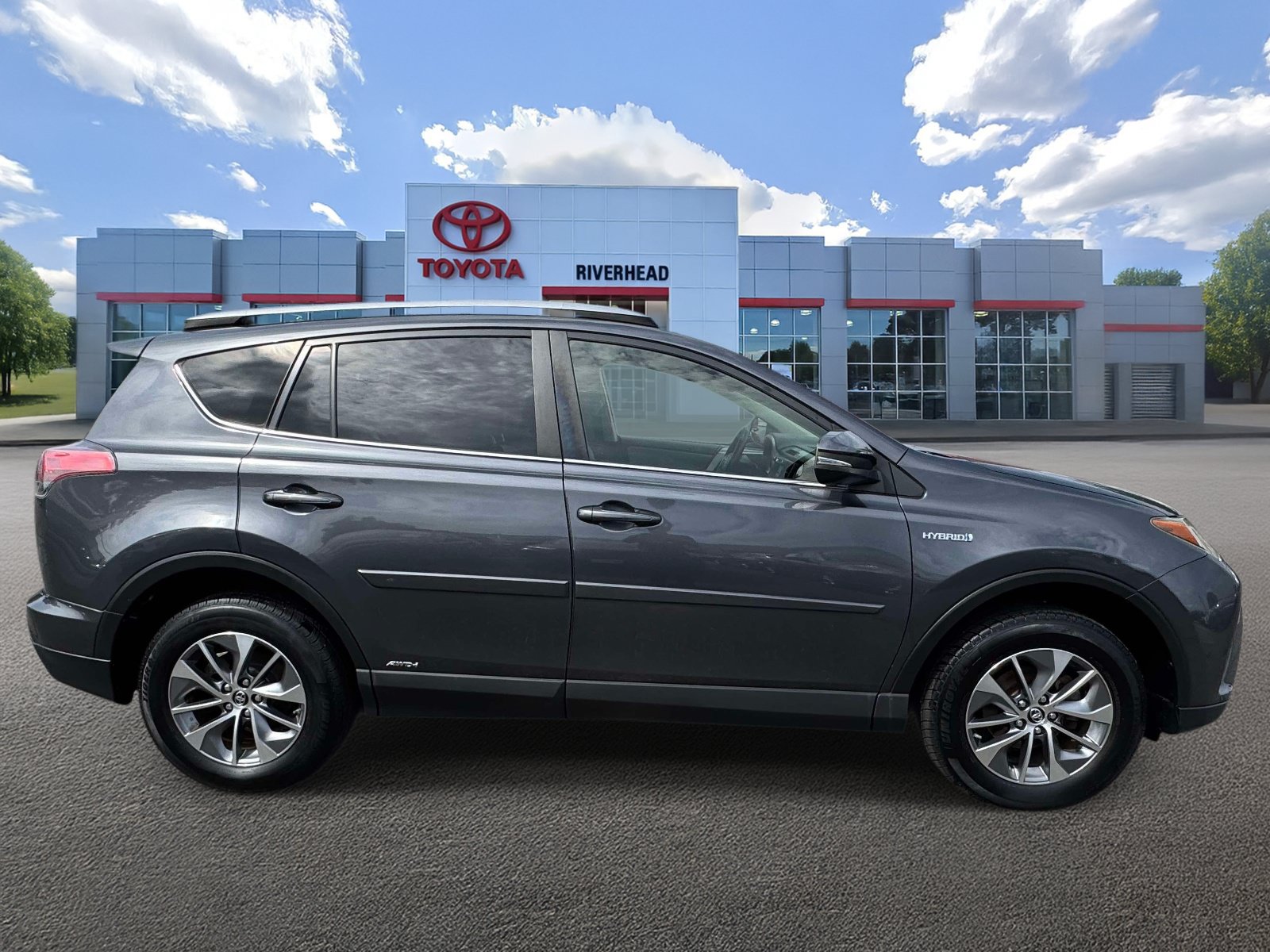 Used 2017 Toyota RAV4 XLE w/ All Weather Liner Package AWD/4WD image 5