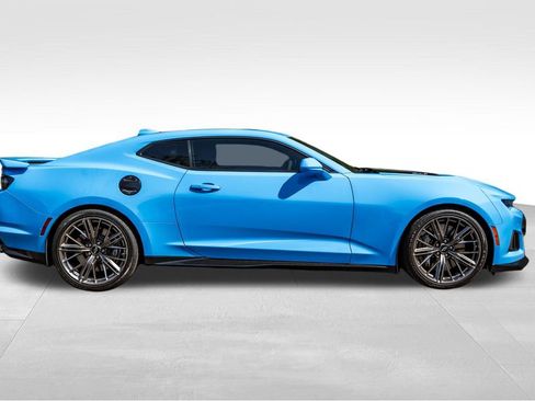 Used 2022 Chevrolet Camaro ZL1 RWD image 3
