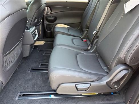New 2026 Kia Carnival SX w/ SX Dark Edition Package FWD image 12