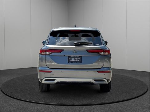 Used 2023 Mitsubishi Outlander SE image 8