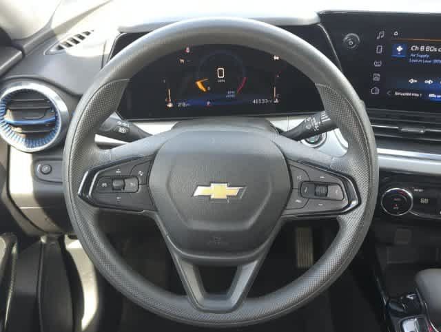 Used 2025 Chevrolet Trax LT FWD image 22