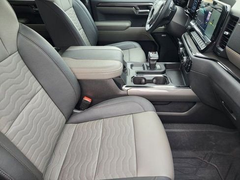 Used 2023 Chevrolet Silverado 1500 ZR2 w/ Technology Package image 19