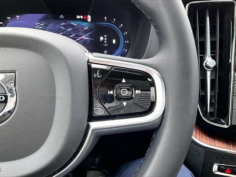 Used 2023 Volvo XC60 B5 Plus w/ Protection Package Premier image 11