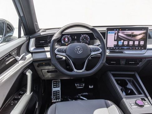 New 2026 Volkswagen Tiguan SE R-Line FWD image 7