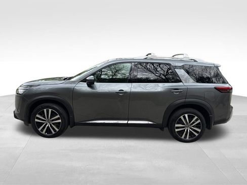 Used 2024 Nissan Pathfinder Platinum w/ Cargo Package AWD/4WD image 9