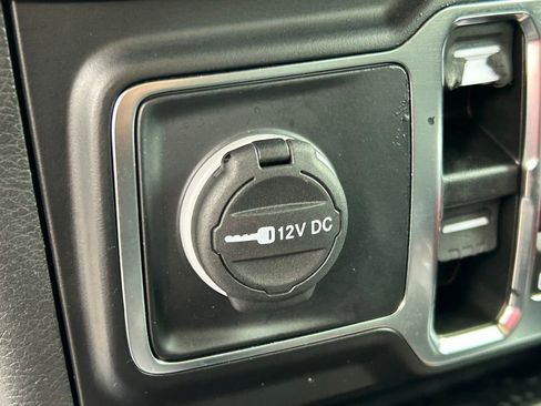 Used 2022 Jeep Wrangler Unlimited Sahara AWD/4WD image 33