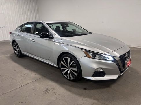 Used 2022 Nissan Altima 2.5 SR image 1