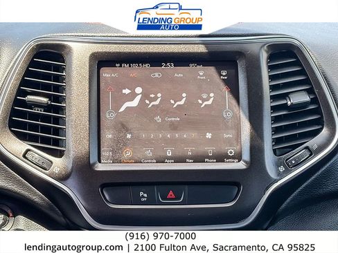 Used 2019 Jeep Cherokee Trailhawk AWD/4WD image 13