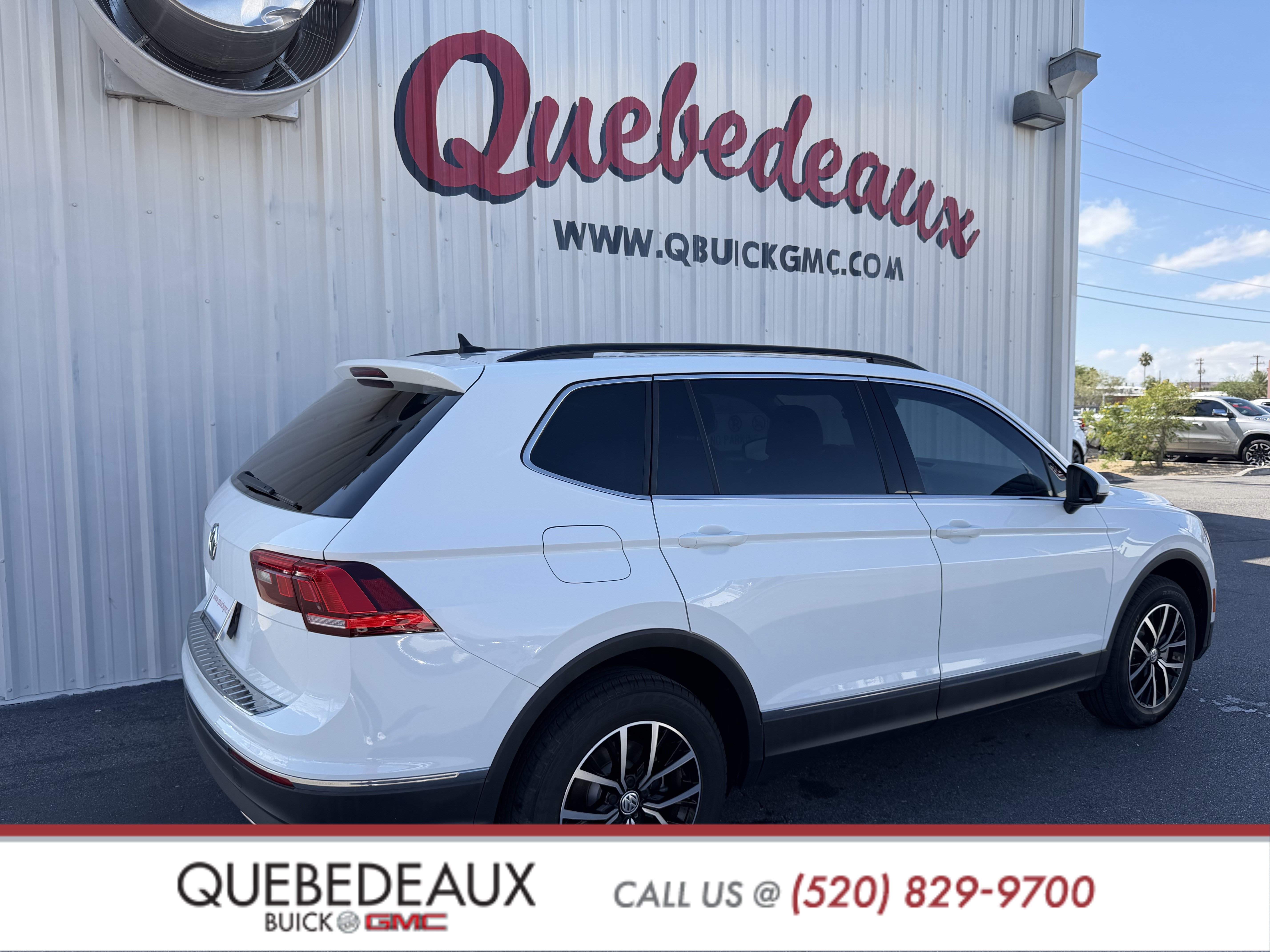 Used 2021 Volkswagen Tiguan SE w/ Panoramic Sunroof Package FWD image 5