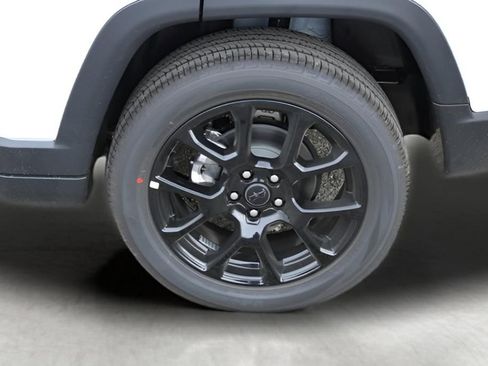 New 2026 Jeep Compass Latitude image 9