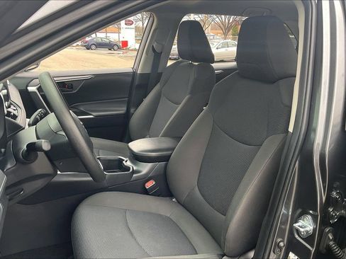 Used 2025 Toyota RAV4 LE image 29