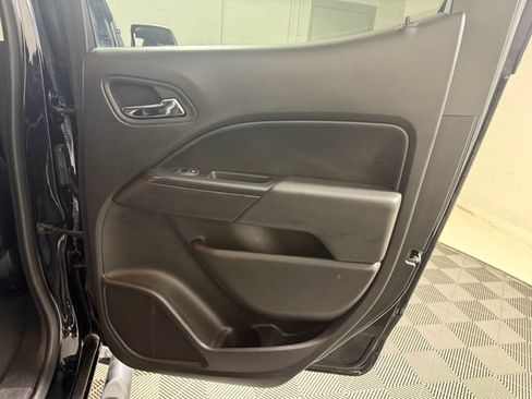 Used 2019 Chevrolet Colorado ZR2 w/ ZR2 Midnight Special Edition AWD/4WD image 16