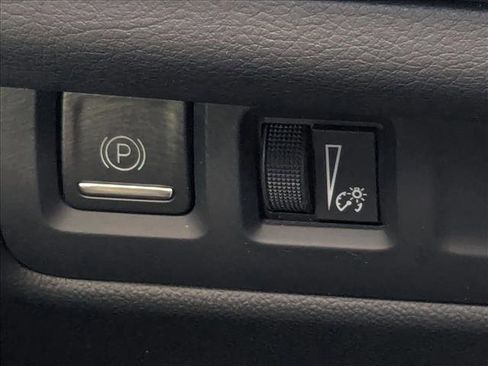 Used 2024 Cadillac XT4 Luxury w/ Cold Weather Package FWD image 12