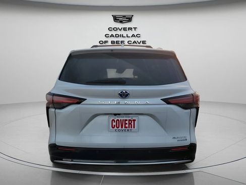 Used 2023 Toyota Sienna Platinum image 8