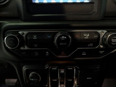 Used 2022 Jeep Wrangler Unlimited Sport image 19