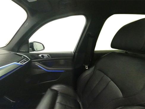 Used 2020 BMW X5 M50i w/ Premium Package image 28