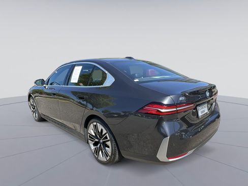 Used 2025 BMW i5 xDrive40 w/ Premium Package image 7