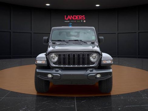 Used 2025 Jeep Gladiator Sport AWD/4WD image 5