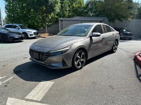 Used 2023 Hyundai Elantra Limited FWD image 2