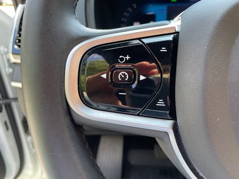 Used 2025 Volvo XC90 B5 Ultra w/ Protection Package Premier AWD/4WD image 32