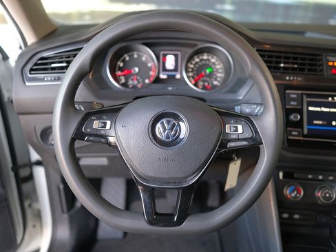 Used 2020 Volkswagen Tiguan S image 15