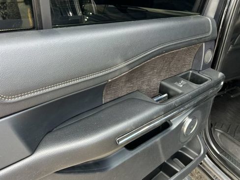 Used 2021 Ford Expedition Limited AWD/4WD image 18