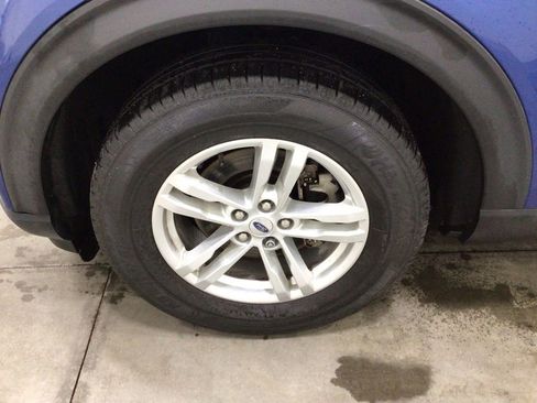 Used 2023 Ford Explorer XLT w/ Equipment Group 202A AWD/4WD image 8