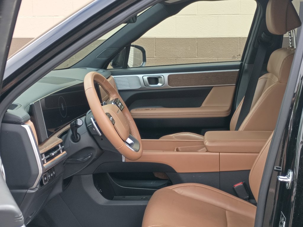 Used 2024 Hyundai Santa Fe Limited AWD/4WD image 15