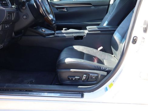 Used 2015 Lexus ES 350 4dr Sdn w/ Premium Package image 12