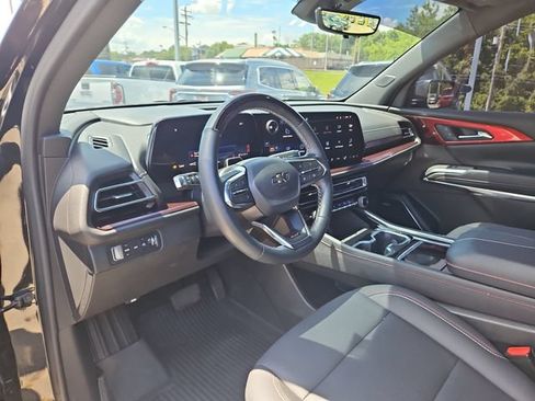 Used 2024 Chevrolet Traverse Z71 w/ Enhanced Driving Package AWD/4WD image 15
