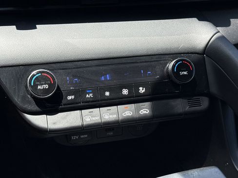 Used 2025 Hyundai Elantra Sport image 25