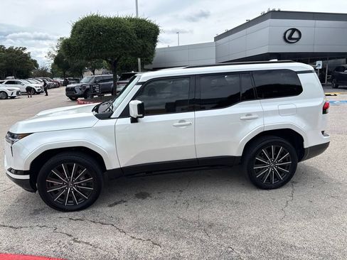 Used 2024 Lexus GX 550 w/ Accessory Package (Z1) AWD/4WD image 2