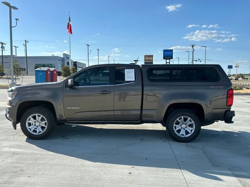 Used 2016 Chevrolet Colorado LT w/ LT Convenience Package AWD/4WD image 2