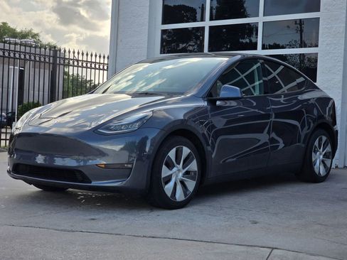 Used 2022 Tesla Model Y Long Range AWD/4WD image 9