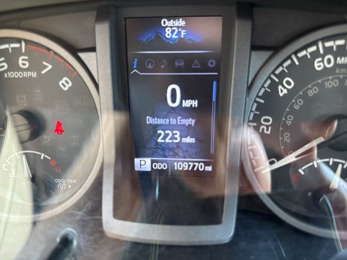 Used 2017 Toyota Tacoma TRD Sport w/ Tow Package (A/T) AWD/4WD image 30