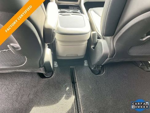 Certified 2024 Chrysler Pacifica Limited image 18