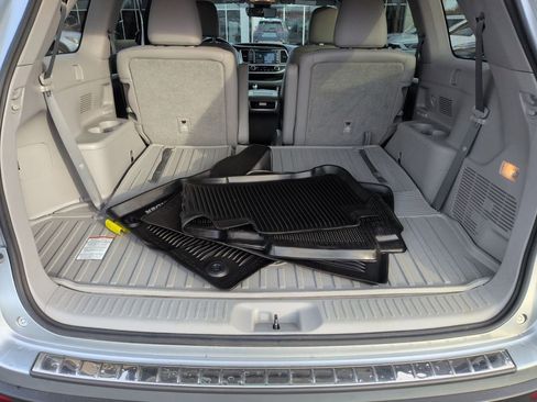 Used 2017 Toyota Highlander XLE image 23