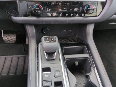 Used 2022 Nissan Pathfinder SV FWD image 25