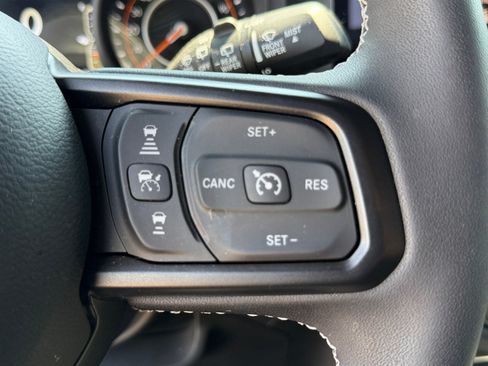 Used 2025 Jeep Wrangler Unlimited Rubicon AWD/4WD image 18
