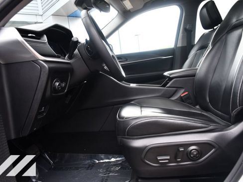 Used 2023 Jeep Grand Cherokee Limited AWD/4WD image 21