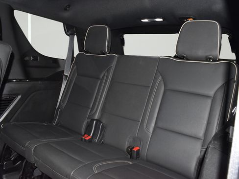 Used 2024 GMC Yukon SLT w/ SLT Premium Package AWD/4WD image 15