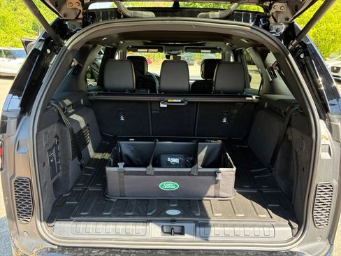 New 2026 Land Rover Discovery Limited Edition AWD/4WD image 15
