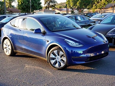 Used 2023 Tesla Model Y Long Range image 3